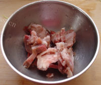 家常菜青椒炒肉做法图解3)