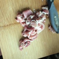 诱人的土豆肉片做法图解2)