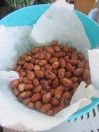 下酒菜香菜拌花生米做法图解3)