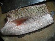 家常菜鱼腩焖豆腐做法图解1)