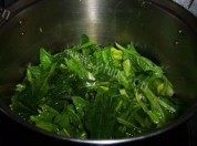 美味的菠菜鱼丸蛋花汤做法图解3)