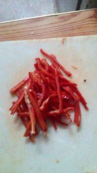 家常菜芹菜炒豆腐皮做法图解4)