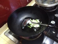 家常菜炒芹菜做法图解3)