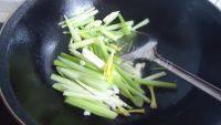 好吃的芹菜炒豆皮做法图解7)