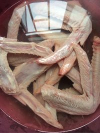 美味的红烧鸭翅做法图解1)