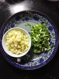 美味的蒜蓉虾做法图解8)