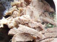 鲜嫩多汁的豌豆炒牛肉做法图解1)