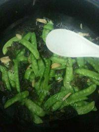 家常菜蒜香荷兰豆做法图解5)