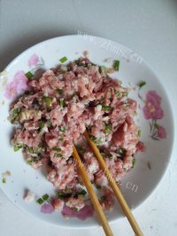 家常菜茄子肉末做法图解1)