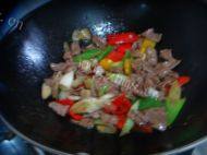 家常菜彩椒炒牛