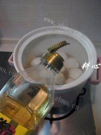 美味的菠菜鱼丸汤做法图解7)