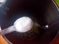 口感饱满的清凉绿豆沙做法图解4)