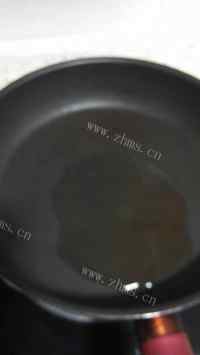 美味的火腿鸡蛋炒饭做法图解4)