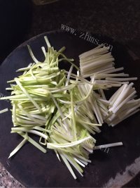 家常菜韭黄炒鸡蛋做法图解1)