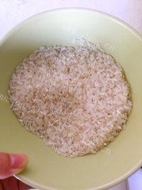热腾腾的皮蛋瘦肉粥做法图解1)