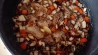 美味的香菇排骨焖饭做法图解5)