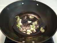 家常菜素炒菜花做法图解1)