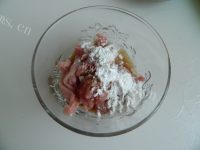 美味的鱼香肉丝盖浇饭做法图解3)
