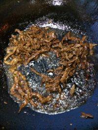 常吃不腻的豆角炒肉做法图解5)