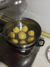 美味的奶香玉米面窝窝头做法图解6)