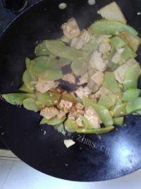 DIY美食-蚝油莴笋豆腐做法图解4)