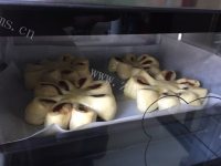 自制红豆沙面包做法图解10)