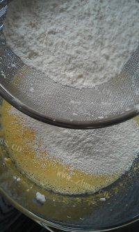 自己做的葡萄干蛋糕卷做法图解6)