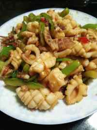 美味的鱿鱼炒青椒