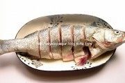 蒸鲈鱼做法图解1)