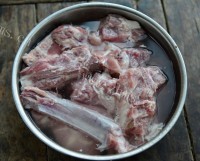 美味的酱大骨头做法图解3)