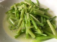 色泽鲜亮的芹菜炒牛肉做法图解4)