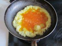 鸡蛋炒双菇做法图解3)