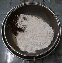 黑白巧克力慕斯做法图解4)