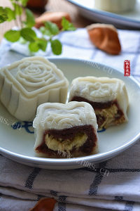可口的榴莲冰皮月饼做法图解17)