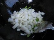 圆葱炒鸡蛋做法图解6)