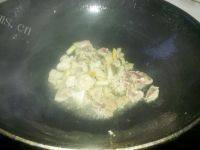 「念念不忘」芹菜炒肉做法图解3)