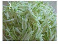 爽滑西葫芦煎饼做法图解2)