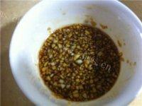 味道不错的蒜蓉粉丝蒸扇贝做法图解4)