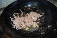 「健康美食」辣椒炒肉做法图解4)