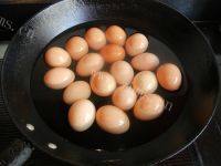 简单版-五香茶叶蛋的做法图解二