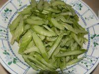 简单版香干炒芹菜做法图解1)