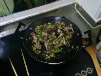 好吃的猪肉雪菜炖豆角做法图解2)