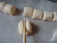自制小花卷做法图解8)