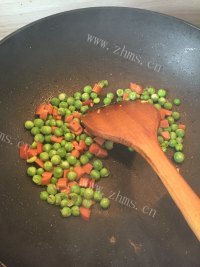 营养丰富的蛋炒饭做法图解4)
