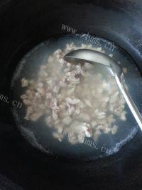 美味早餐皮蛋瘦肉粥做法图解3)