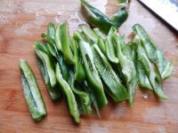 家常菜青椒炒豆皮做法图解2)