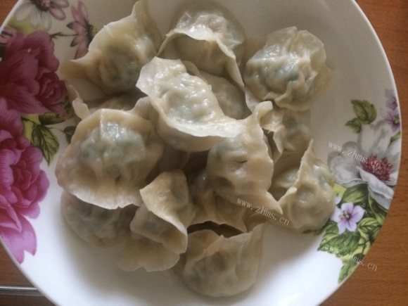 喷香的猪肉韭菜饺子