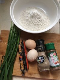 美味营养的韭菜鸡蛋饼做法图解1)