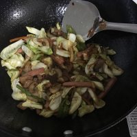 家常菜包菜炒肉丝