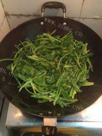 家常菜虾米炒青菜做法图解4)